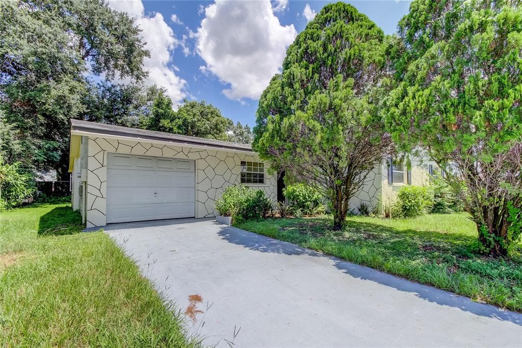 6401 AMUNDSON STREET TAMPA, FL 33634