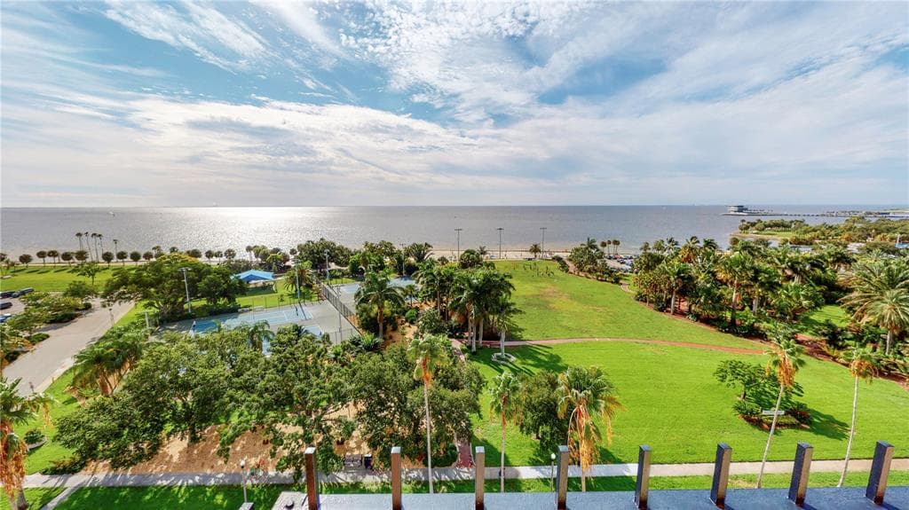 1120 N SHORE DRIVE NE UNIT 1001 ST PETERSBURG, FL 33701