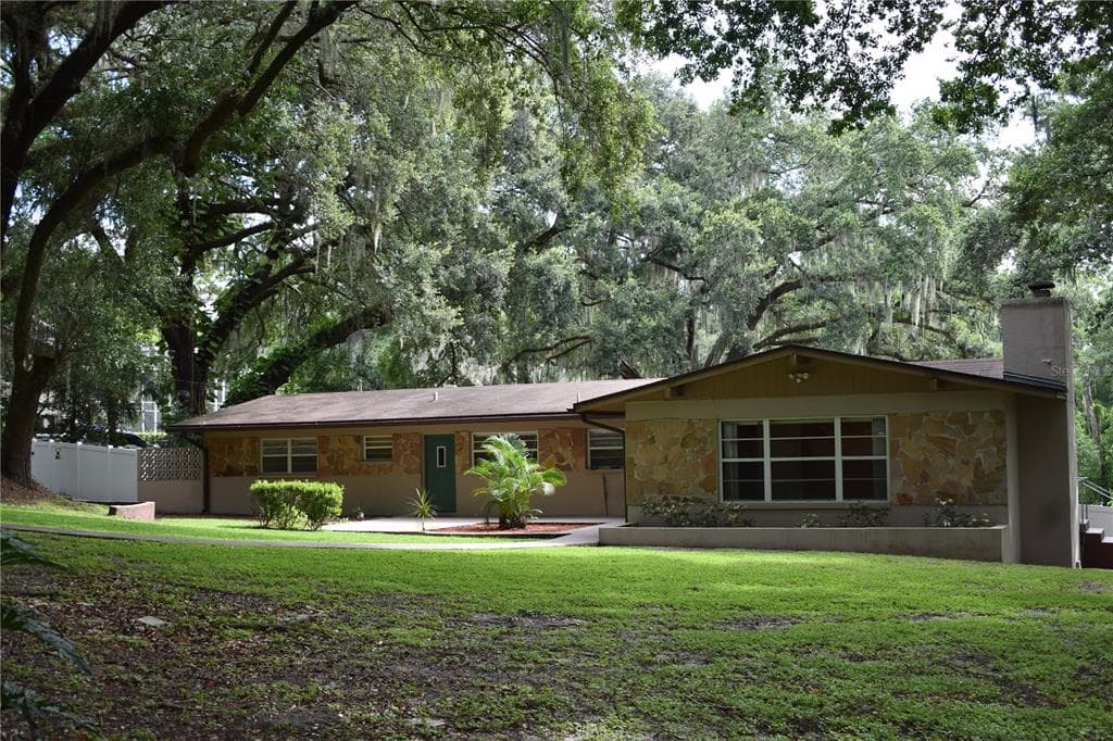 1205 LAKEWOOD DRIVE BRANDON, FL 33510