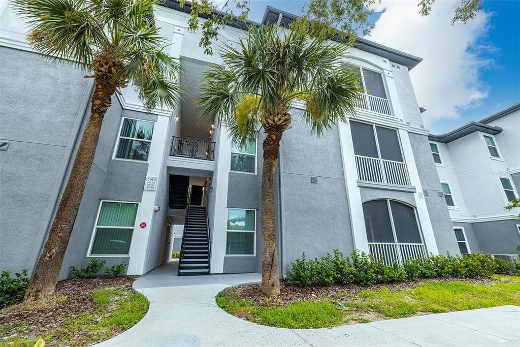 5619 LEGACY CRESCENT PLACE UNIT 203 RIVERVIEW, FL 33578