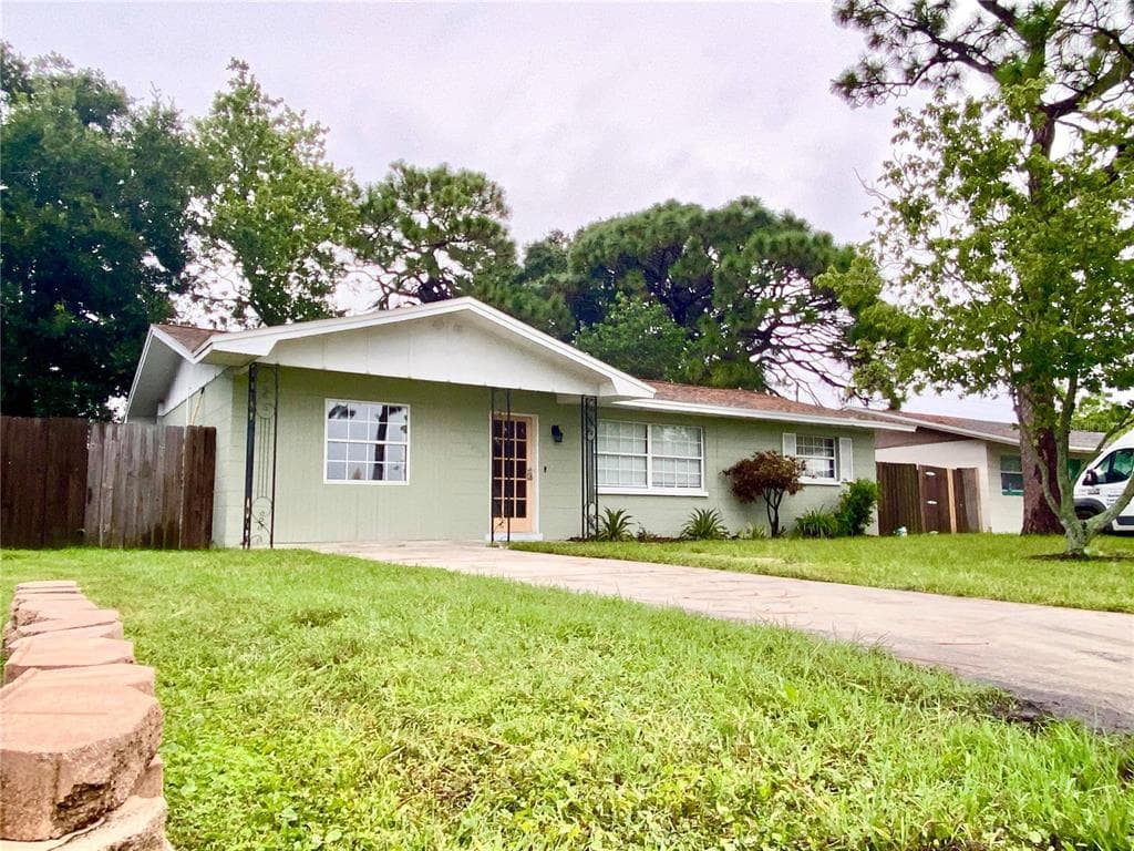 10523 104TH AVENUE LARGO, FL 33773