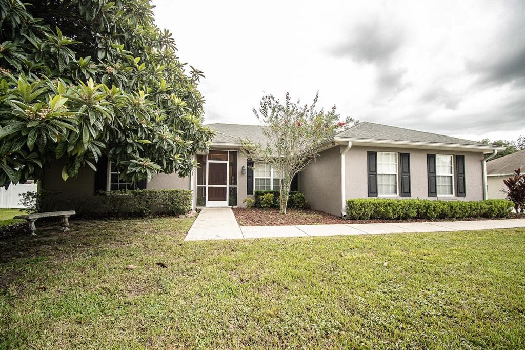 5948 WHITE TAIL LOOP LAKELAND, FL 33811