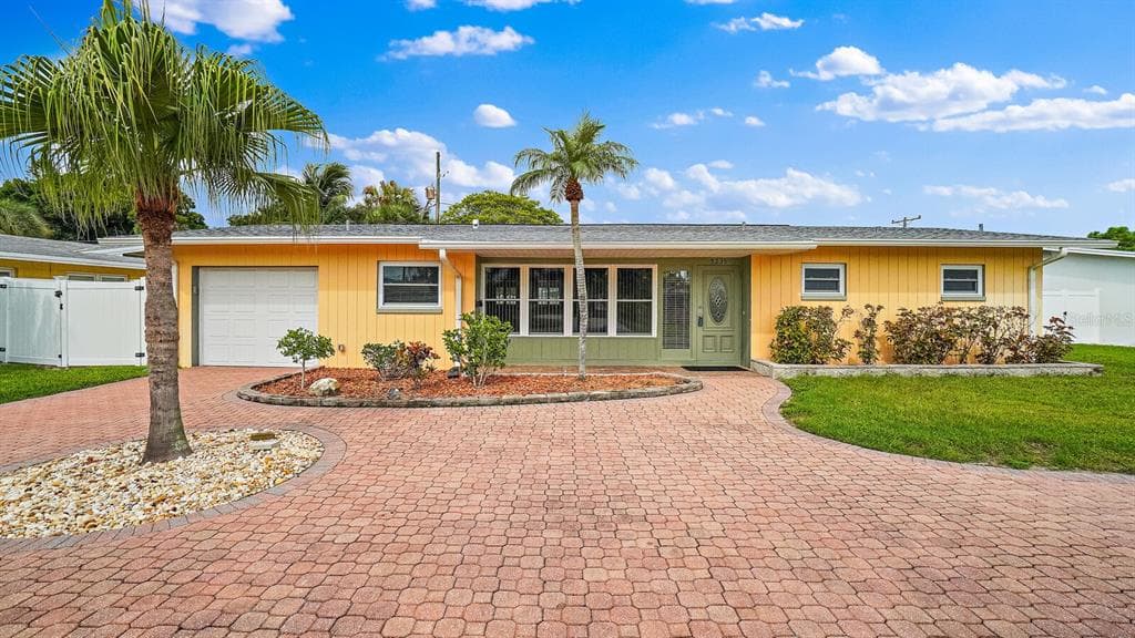 5235 40TH STREET S ST PETERSBURG, FL 33711