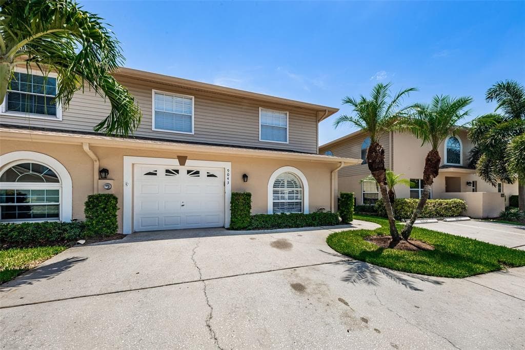 9043 ANTIGUA DRIVE LARGO, FL 33777