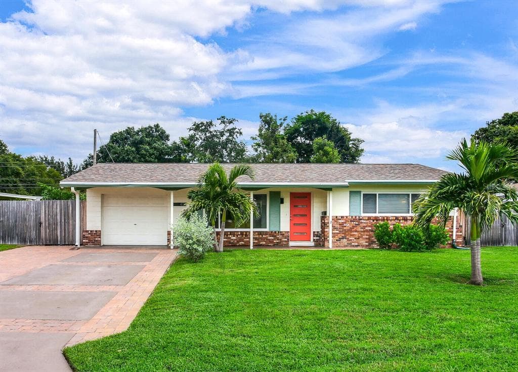 415 44TH AVENUE NE ST PETERSBURG, FL 33703
