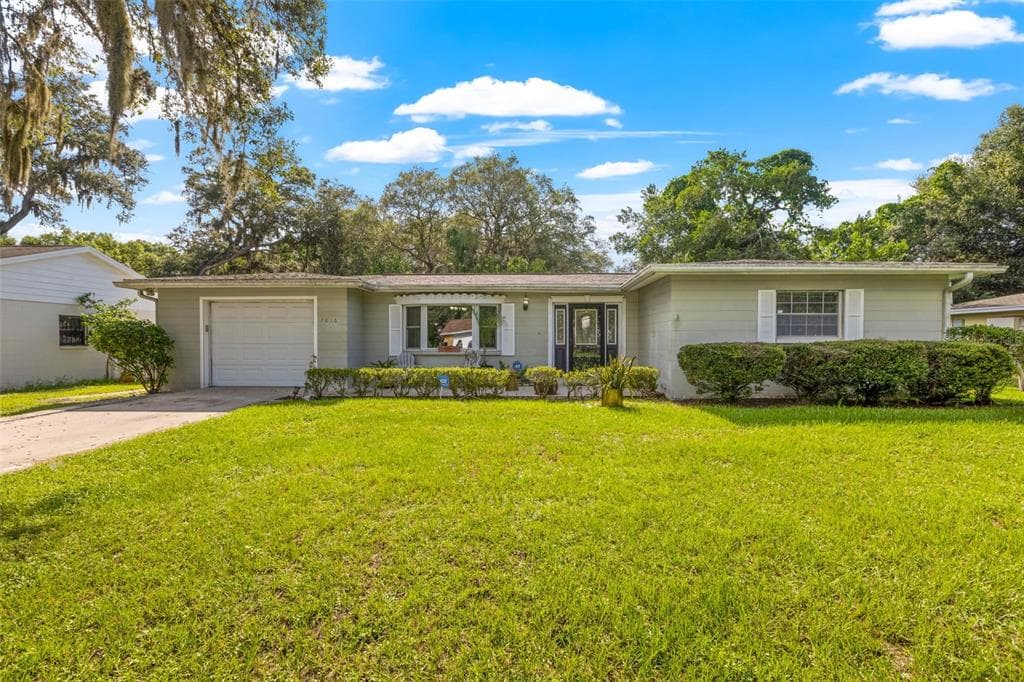 7816 N WHITTIER STREET TAMPA, FL 33617