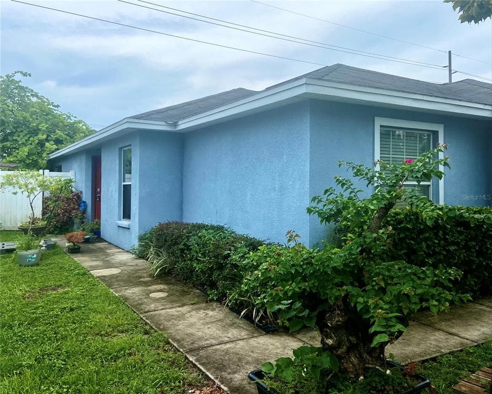 11341 SOUTHWIND LAKE DRIVE GIBSONTON, FL 33534