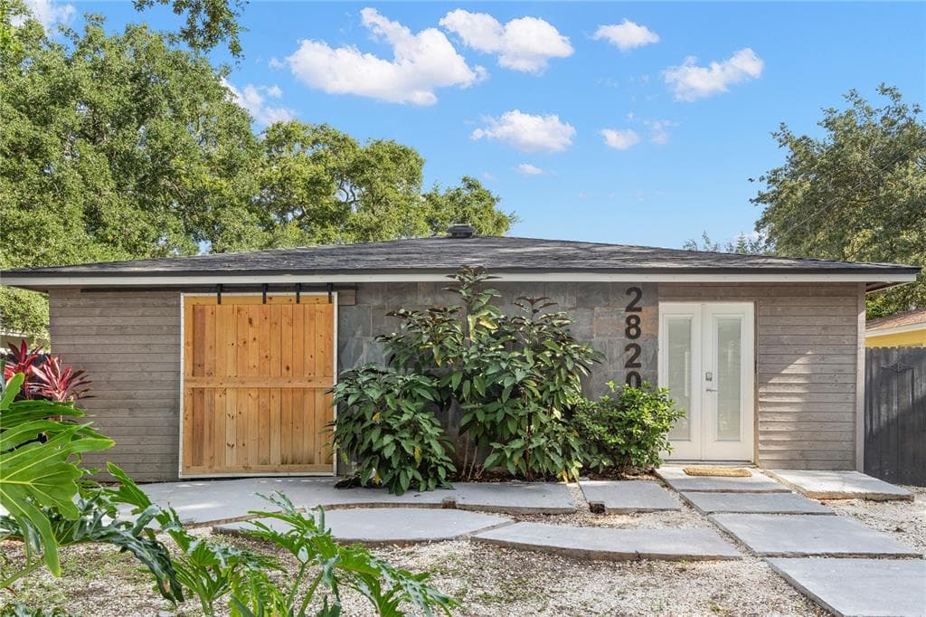 2820 W BAY AVENUE TAMPA, FL 33611