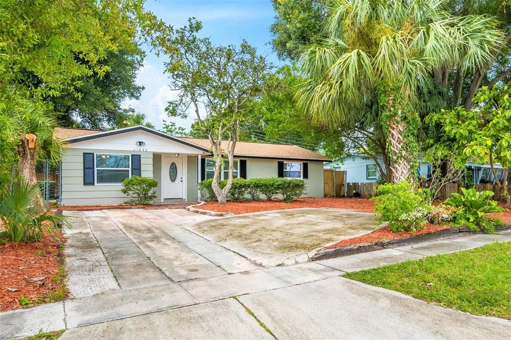 11632 EASY STREET LARGO, FL 33773