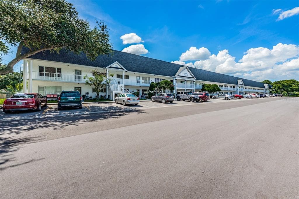 2220 SWEDISH DRIVE UNIT 6 CLEARWATER, FL 33763