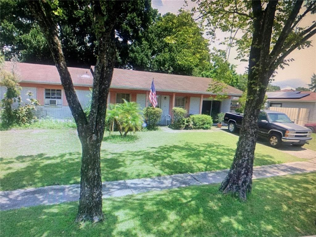 6904 REINDEER ROAD TAMPA, FL 33619