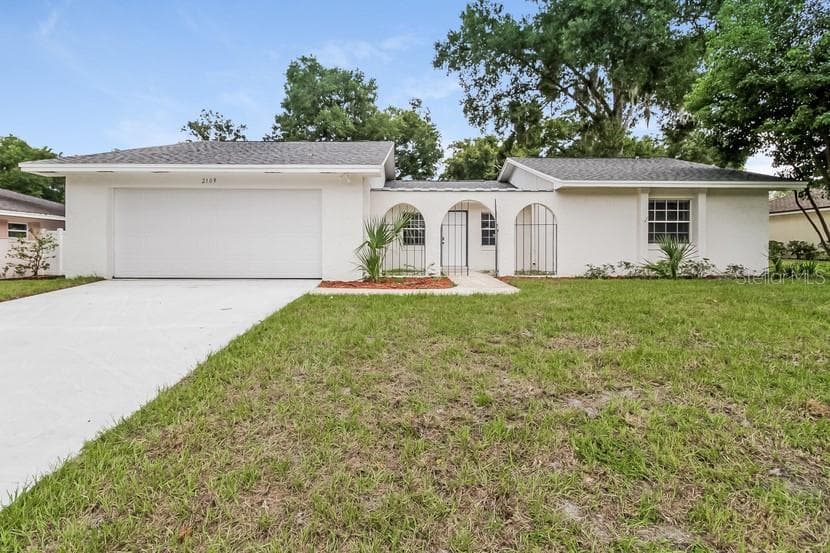 2109 LAKE FRANCIS DRIVE APOPKA, FL 32712