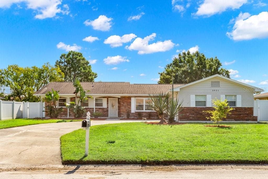 3921 W EDEN ROC CIRCLE TAMPA, FL 33634