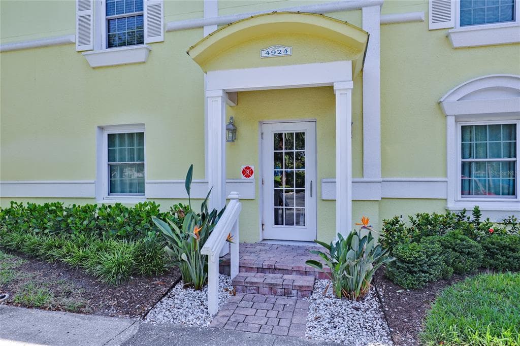 4924 BEACH DRIVE SE UNIT F ST PETERSBURG, FL 33705