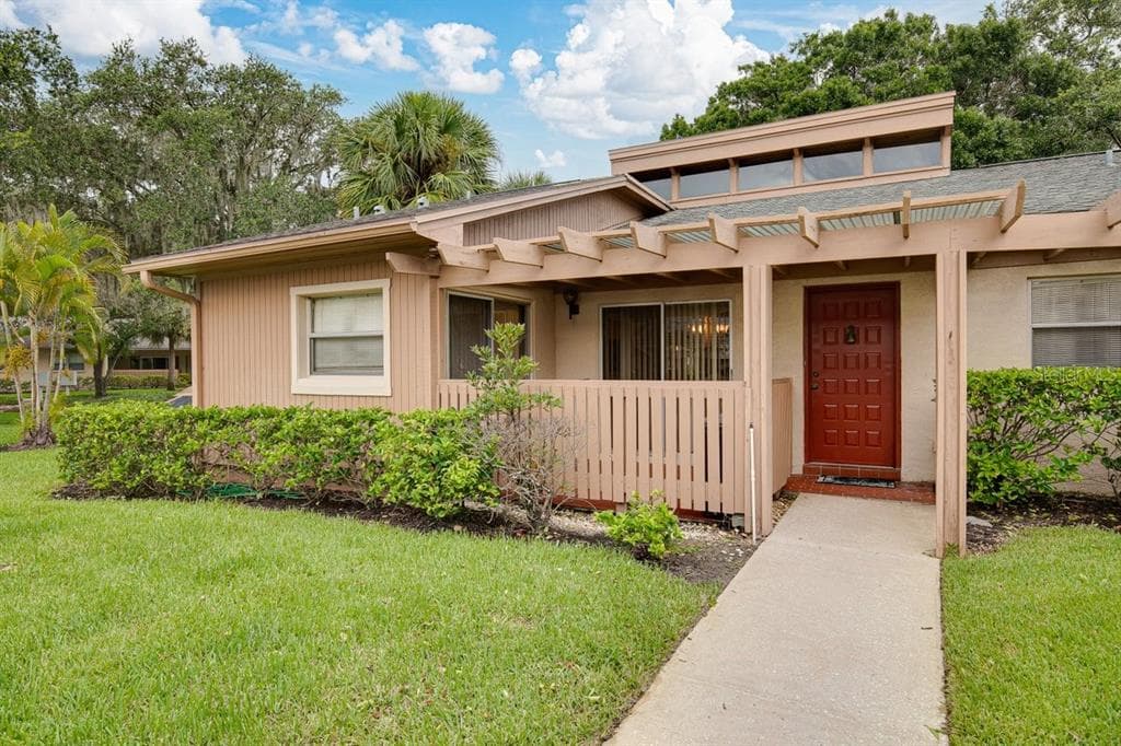 110 LANCE COURT UNIT 5 OLDSMAR, FL 34677