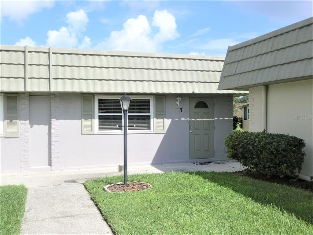 201 KINGS BOULEVARD UNIT 7 SUN CITY CENTER, FL 33573