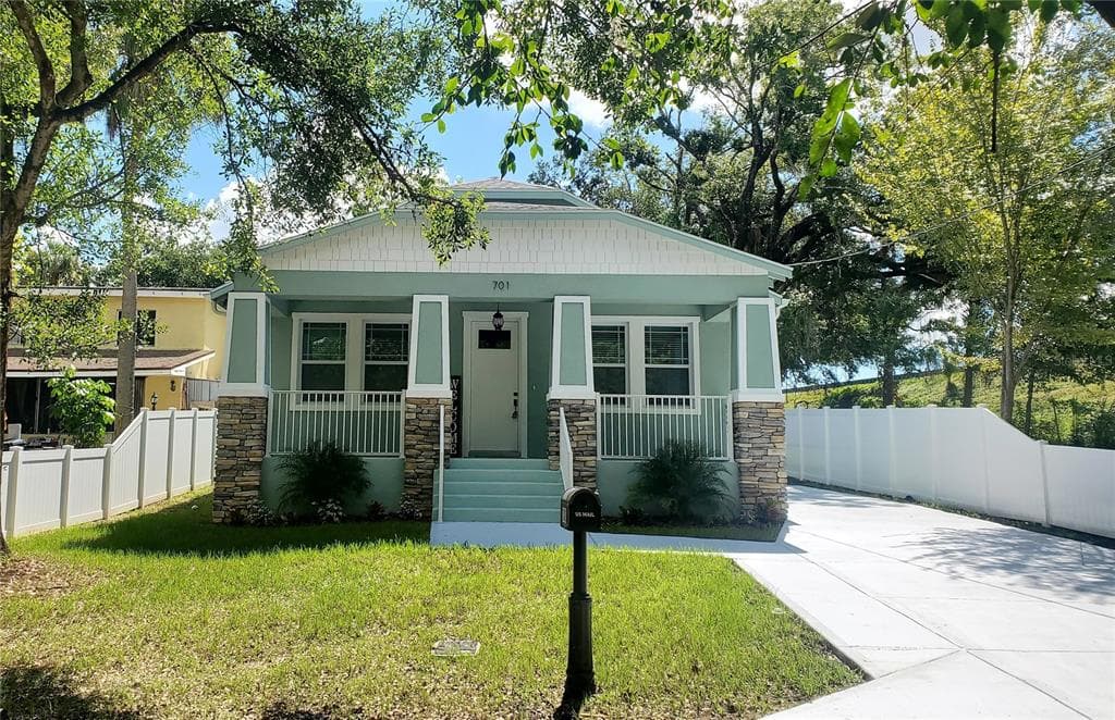 701 E HOLLYWOOD STREET TAMPA, FL 33604