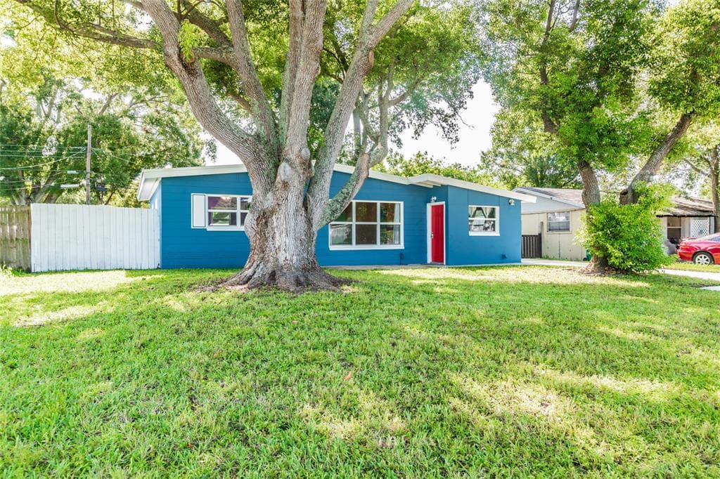 8815 93RD STREET SEMINOLE, FL 33777
