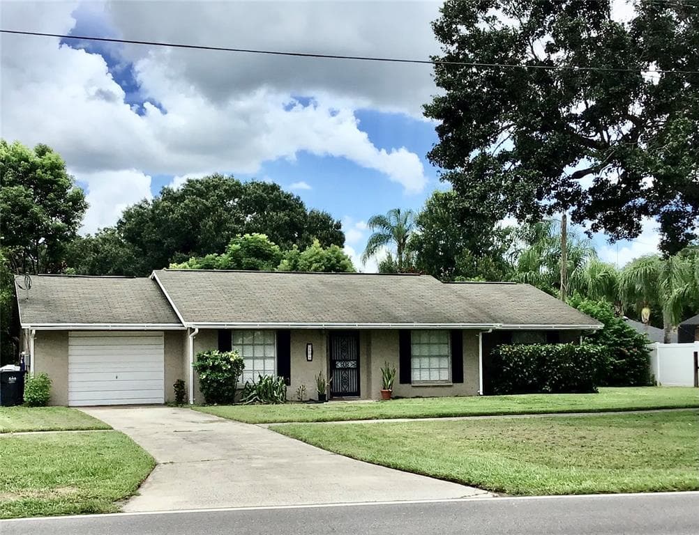 2608 E LUMSDEN ROAD VALRICO, FL 33594