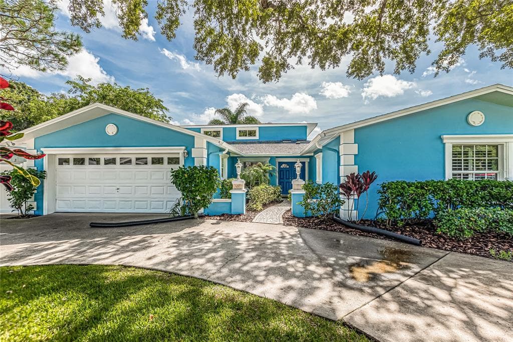 2369 MIDDLECOFF DRIVE DUNEDIN, FL 34698
