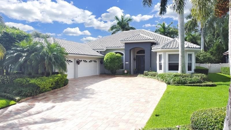 820 SAND PINE DRIVE NE ST PETERSBURG, FL 33703