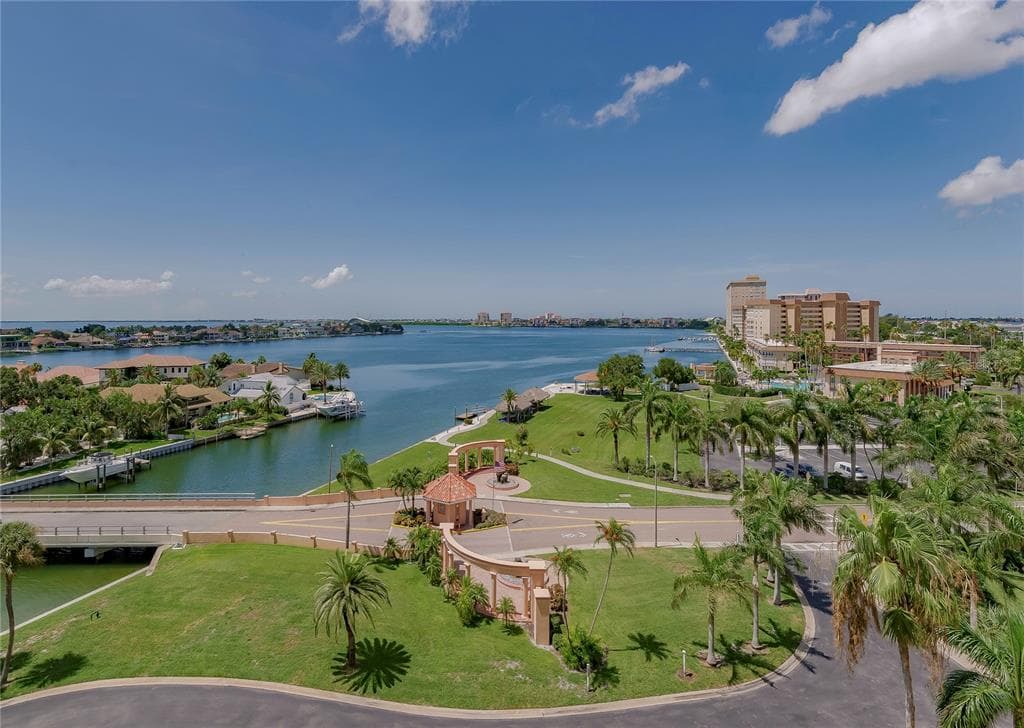 4900 BRITTANY DRIVE S UNIT 810 ST PETERSBURG, FL 33715