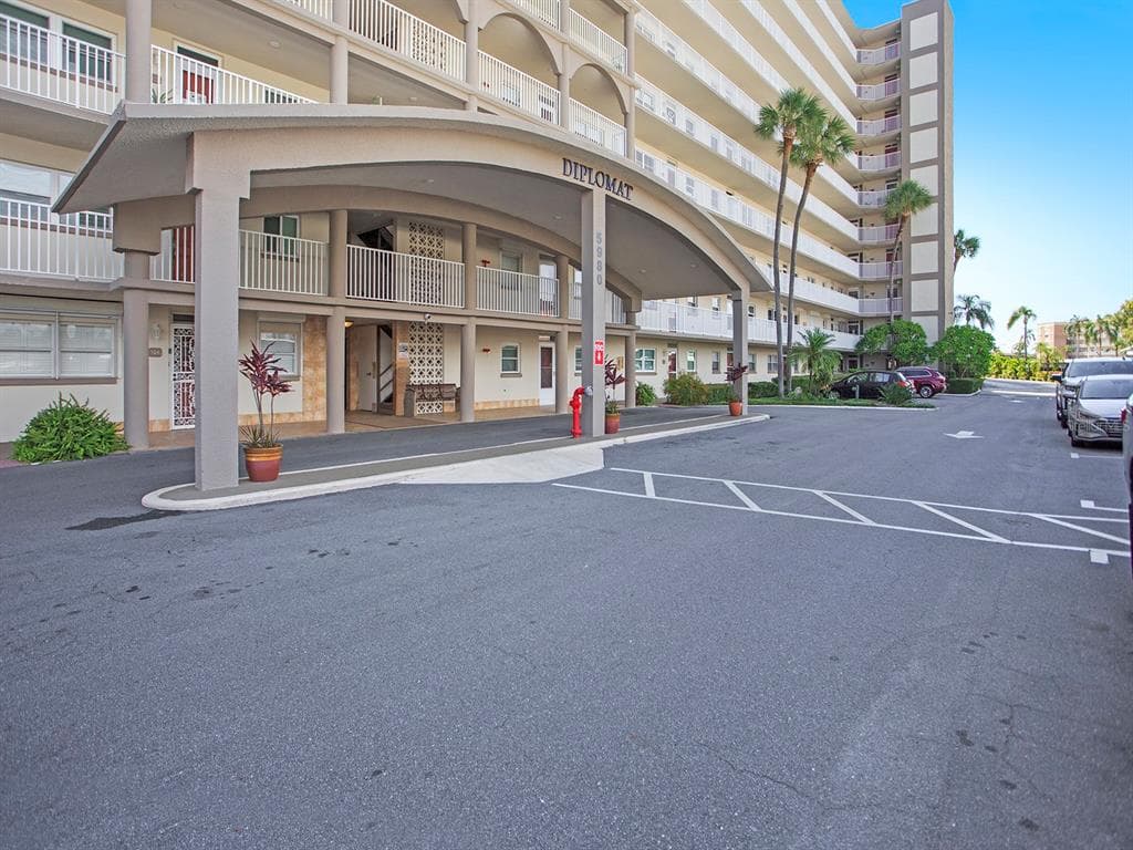 5980 SHORE BOULEVARD S UNIT 210 GULFPORT, FL 33707