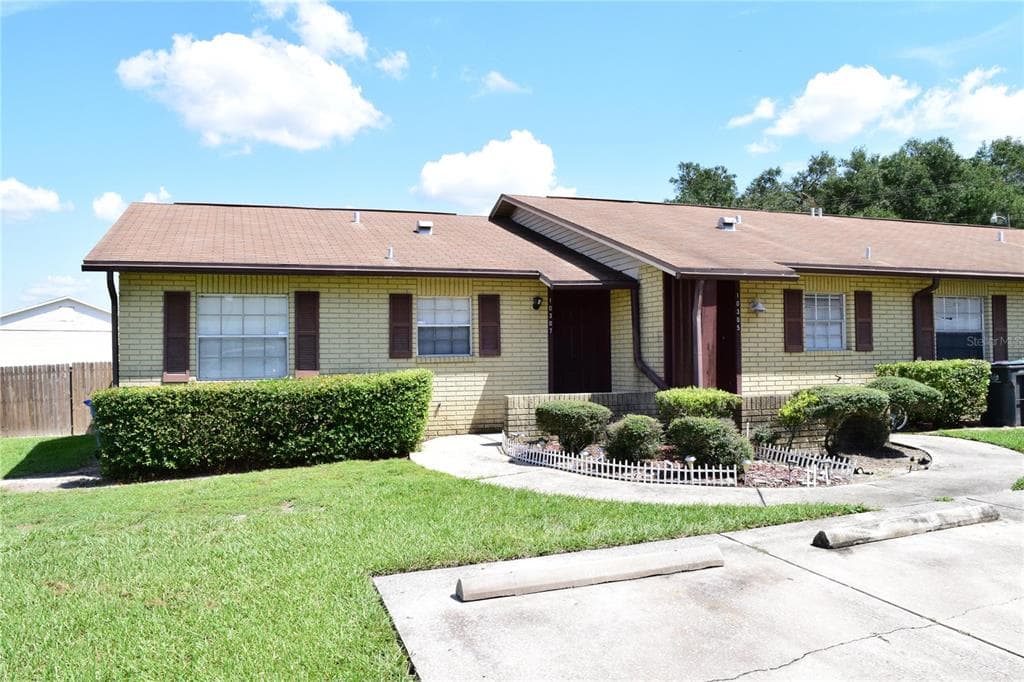 10307 BLUE FIELD COURT UNIT D THONOTOSASSA, FL 33592