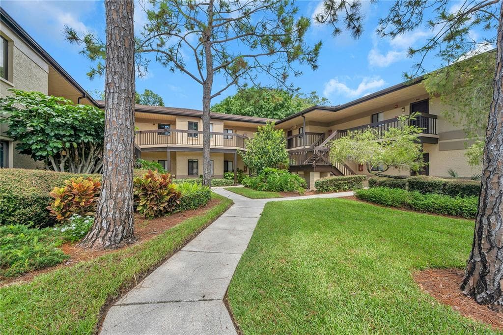 2693 SABAL SPRINGS CIRCLE UNIT 102 CLEARWATER, FL 33761