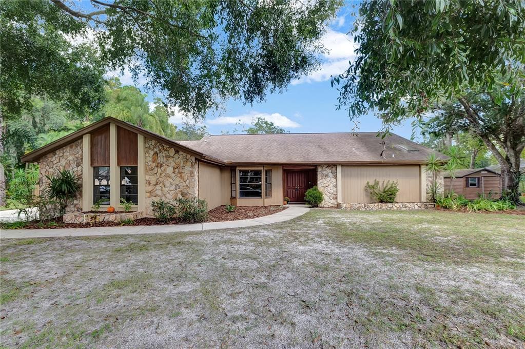 25305 TRADEWINDS DRIVE LAND O LAKES, FL 34639