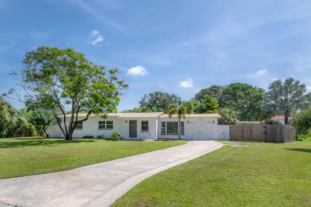 4107 W COACHMAN AVENUE TAMPA, FL 33611