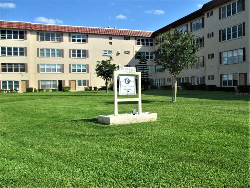 9950 62ND TERRACE N UNIT 418 ST PETERSBURG, FL 33708