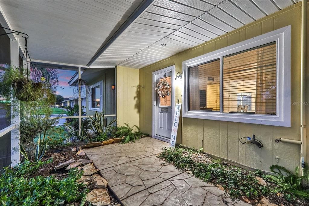 1015 RICKENBACKER DRIVE SUN CITY CENTER, FL 33573