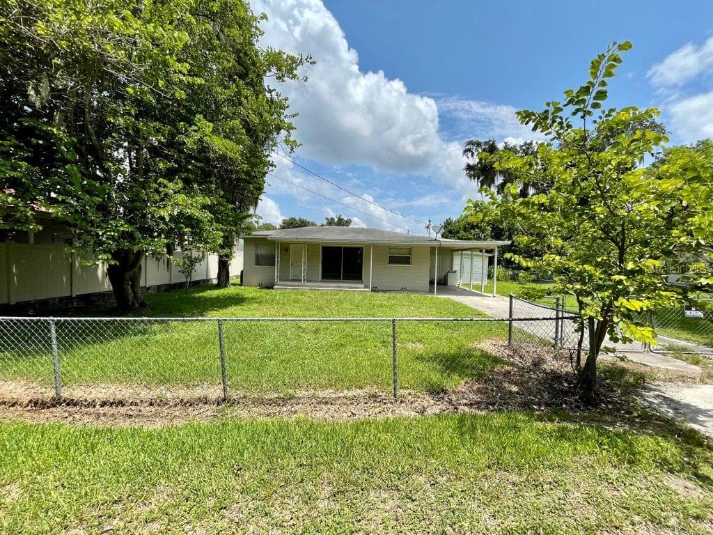 2310 WYDINE DRIVE LAKELAND, FL 33801