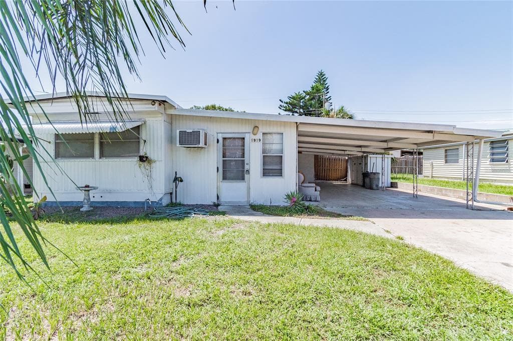 1919 SHADY COVE DRIVE HOLIDAY, FL 34691