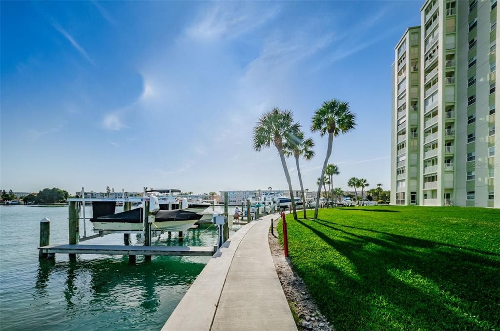 400 64TH AVENUE UNIT 104W ST PETE BEACH, FL 33706