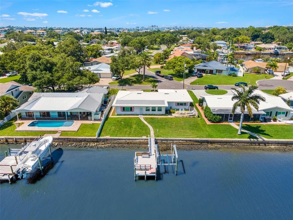 4196 HARBOR CIRCLE S LARGO, FL 33770