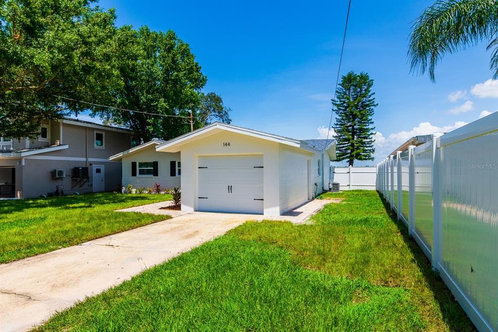 144 LAKE SHORE DRIVE N