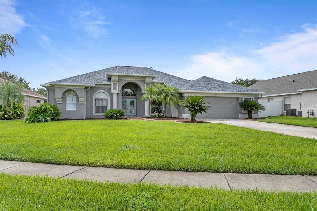 5209 WHISPERING LEAF TRAIL VALRICO, FL 33596