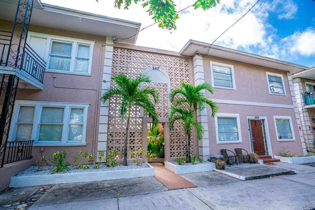 533 2ND STREET N UNIT 1/2 ST PETERSBURG, FL 33701