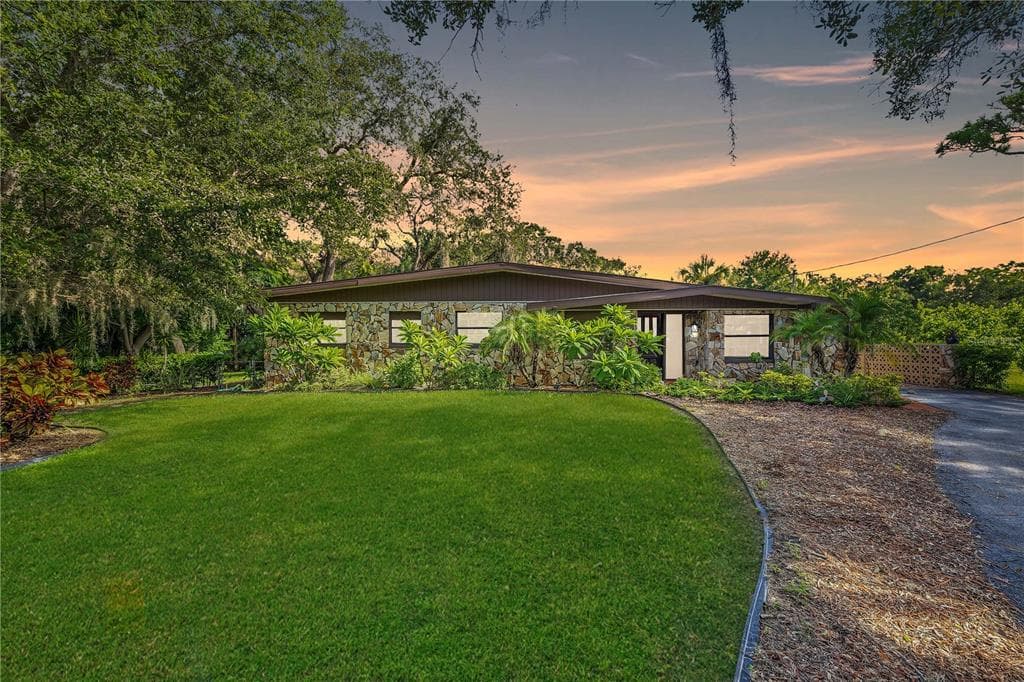 14711 PINE DRIVE LARGO, FL 33774