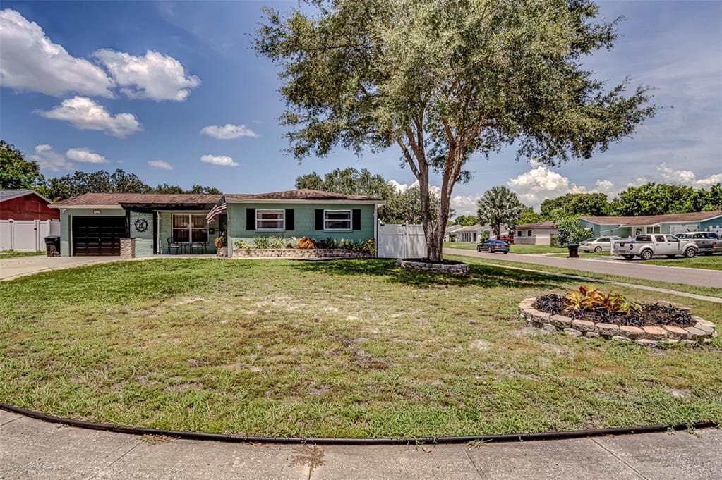 6900 22ND CIRCLE N ST PETERSBURG, FL 33702