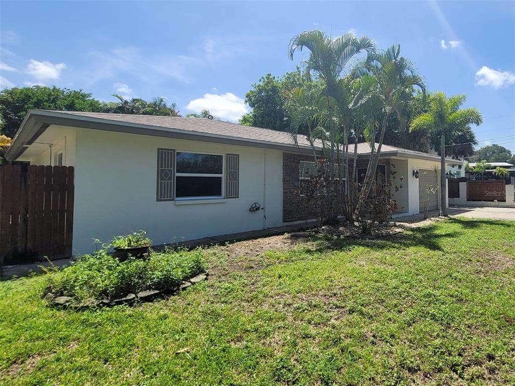 1011 OAK STREET DUNEDIN, FL 34698