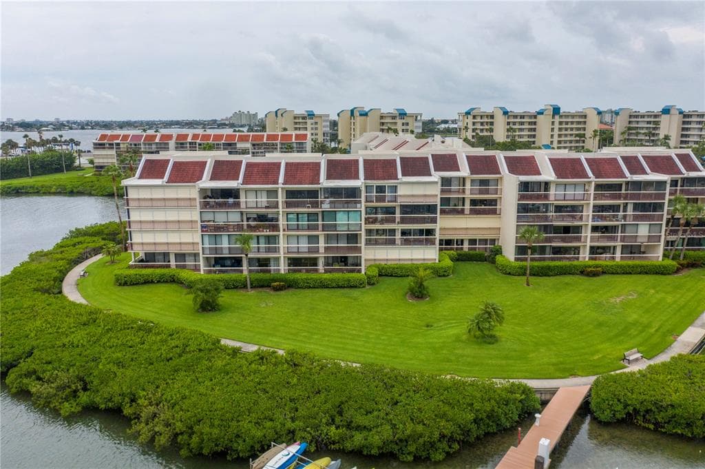 7903 SAILBOAT KEY BOULEVARD S UNIT 102 SOUTH PASADENA, FL 33707