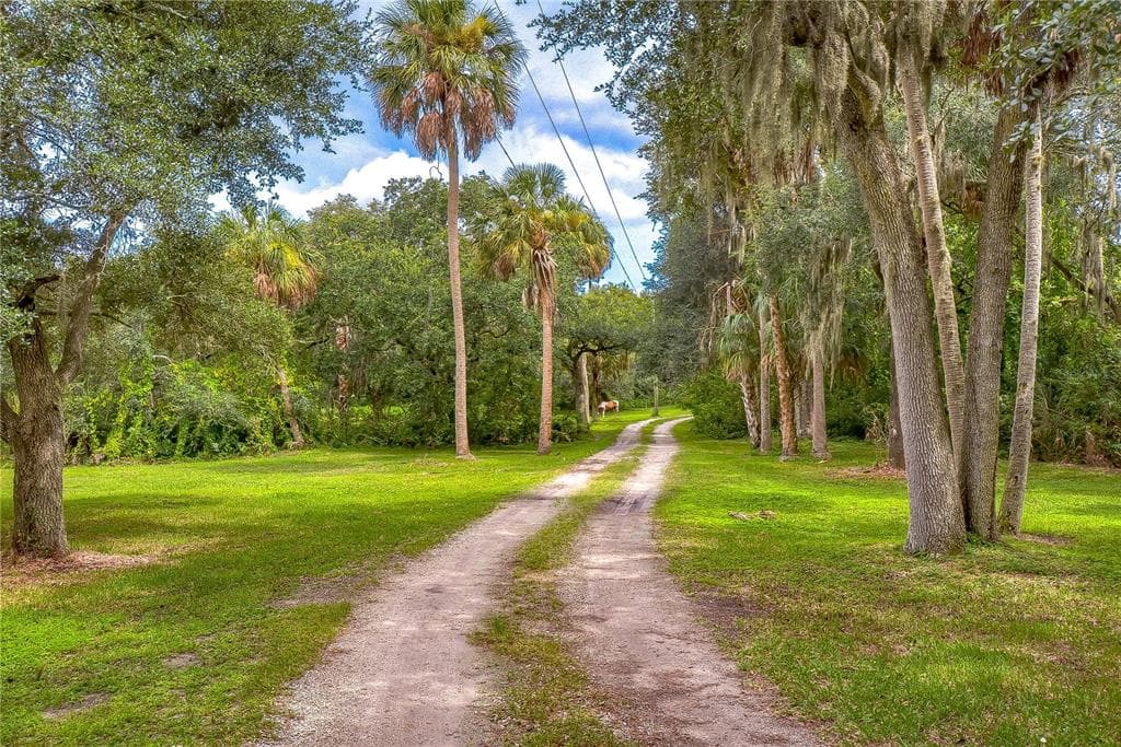 8225 RICHMOND STREET GIBSONTON, FL 33534