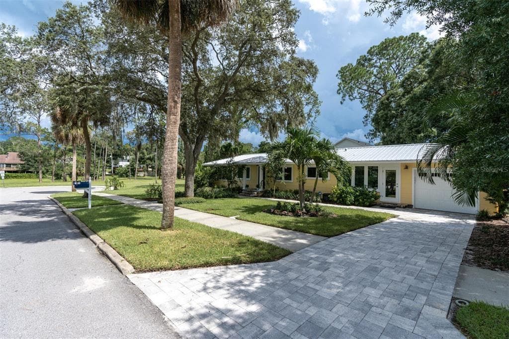 1539 PINEWOOD STREET CLEARWATER, FL 33755