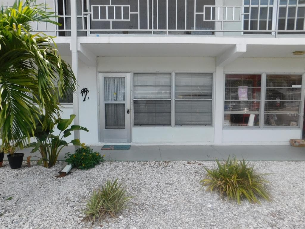 1221 DREW STREET UNIT B3 CLEARWATER, FL 33755