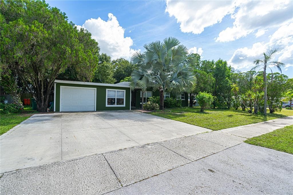 8700 FLAME VINE AVENUE SEMINOLE, FL 33777