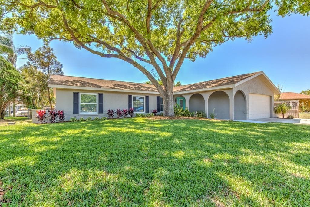 914 SILVER PALM WAY APOLLO BEACH, FL 33572