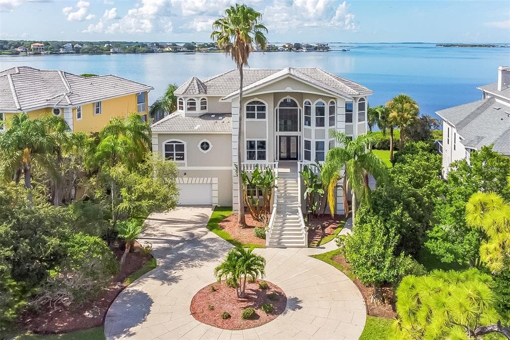 2041 HARBOUR WATCH CIRCLE TARPON SPRINGS, FL 34689